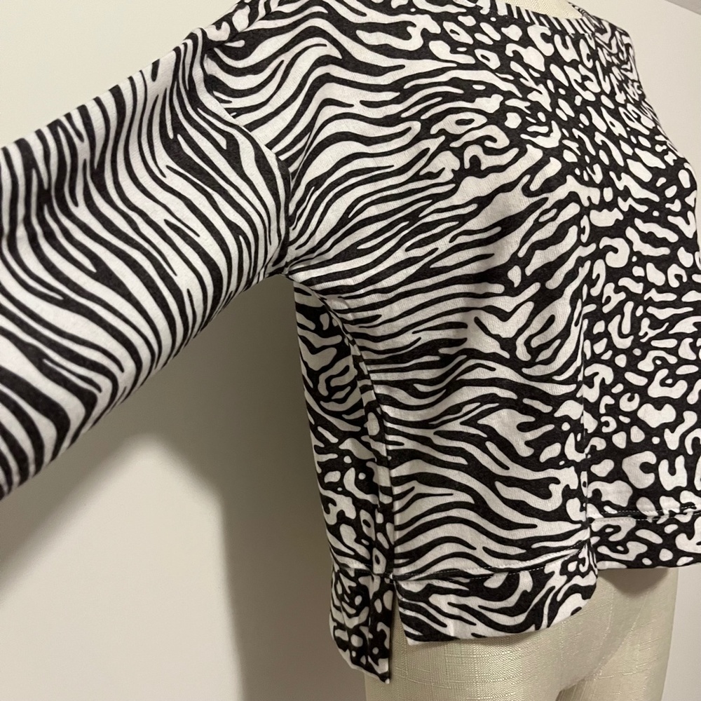 NWT Onzie Yoga Sweatshirt/Sweater Animal Print Women’s S/M High Low